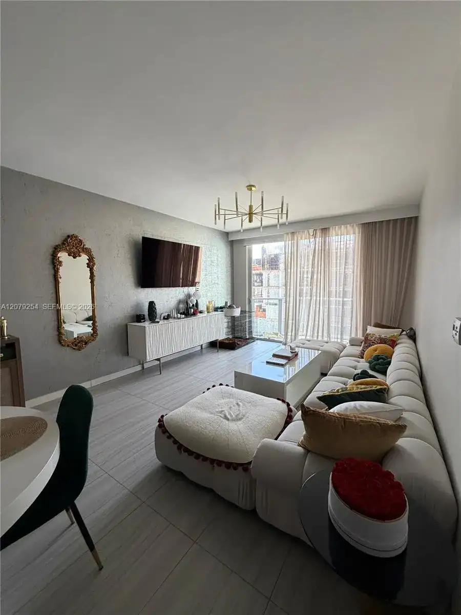 1010 SW 2nd Ave # 1601, Miami FL 33130 photo 5
