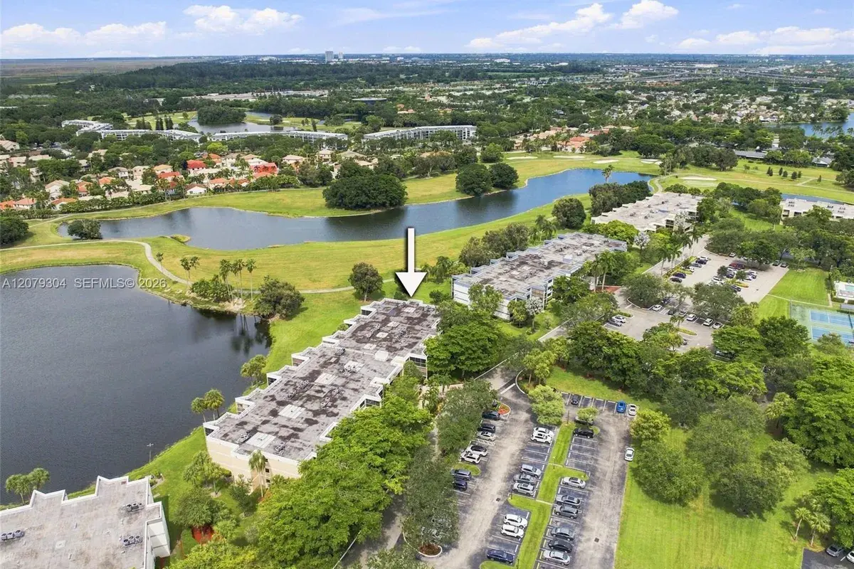 16325 Golf Club Rd # 104, Weston FL 33326