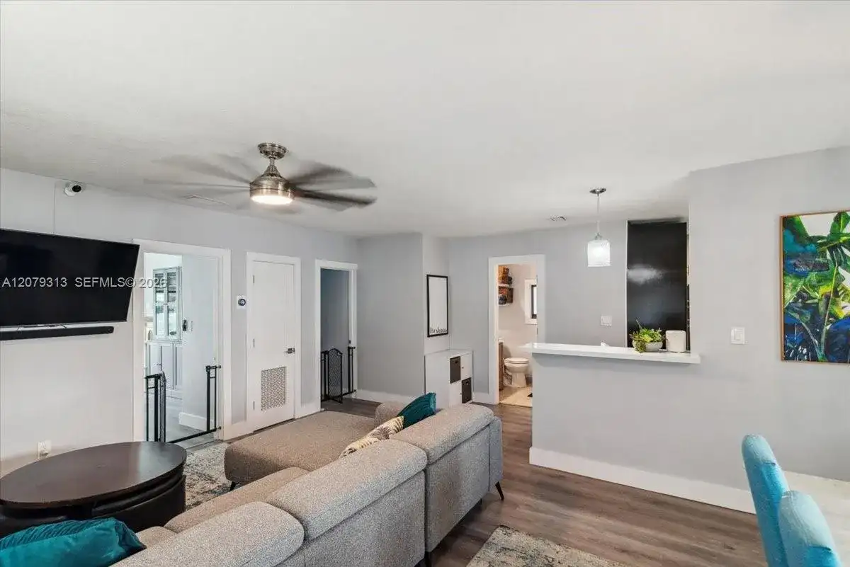 2434 Lincoln St, Hollywood FL 33020 photo 4