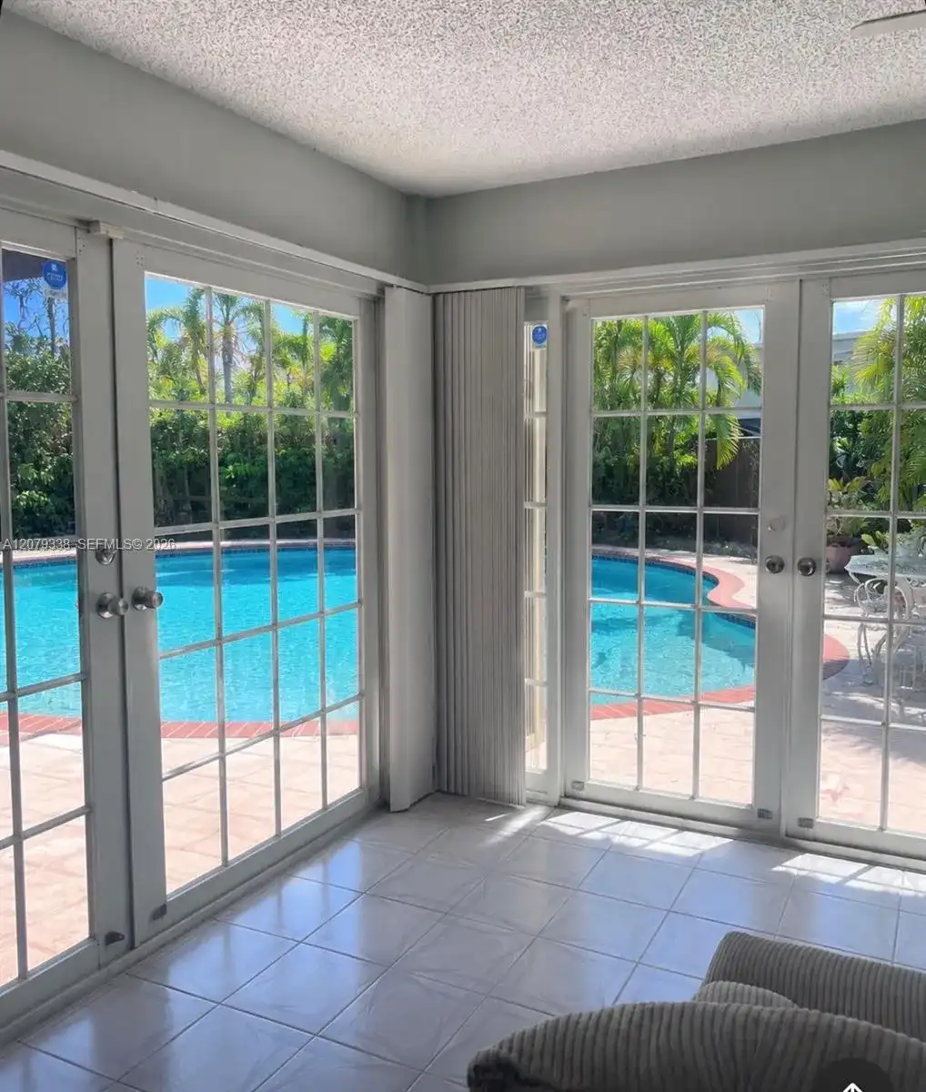13706 SW 14th St, Miami FL 33184