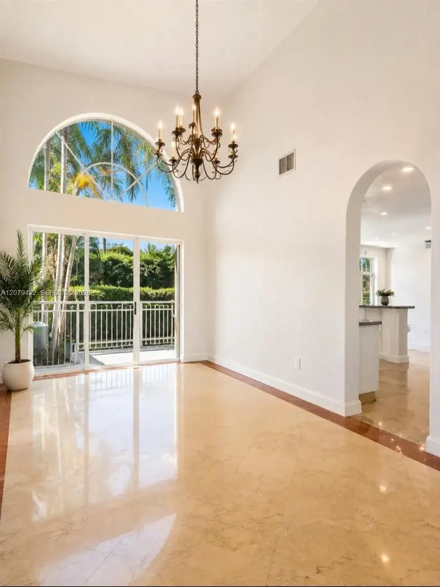 10916 NW 58th Ter, Doral FL 33178 photo 4