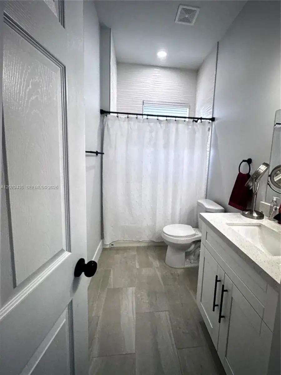 200 N 66th Ave, Hollywood FL 33024 photo 2