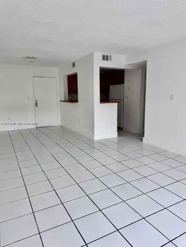 9678 Fontainebleau Blvd # 111, Miami FL 33172 photo 4