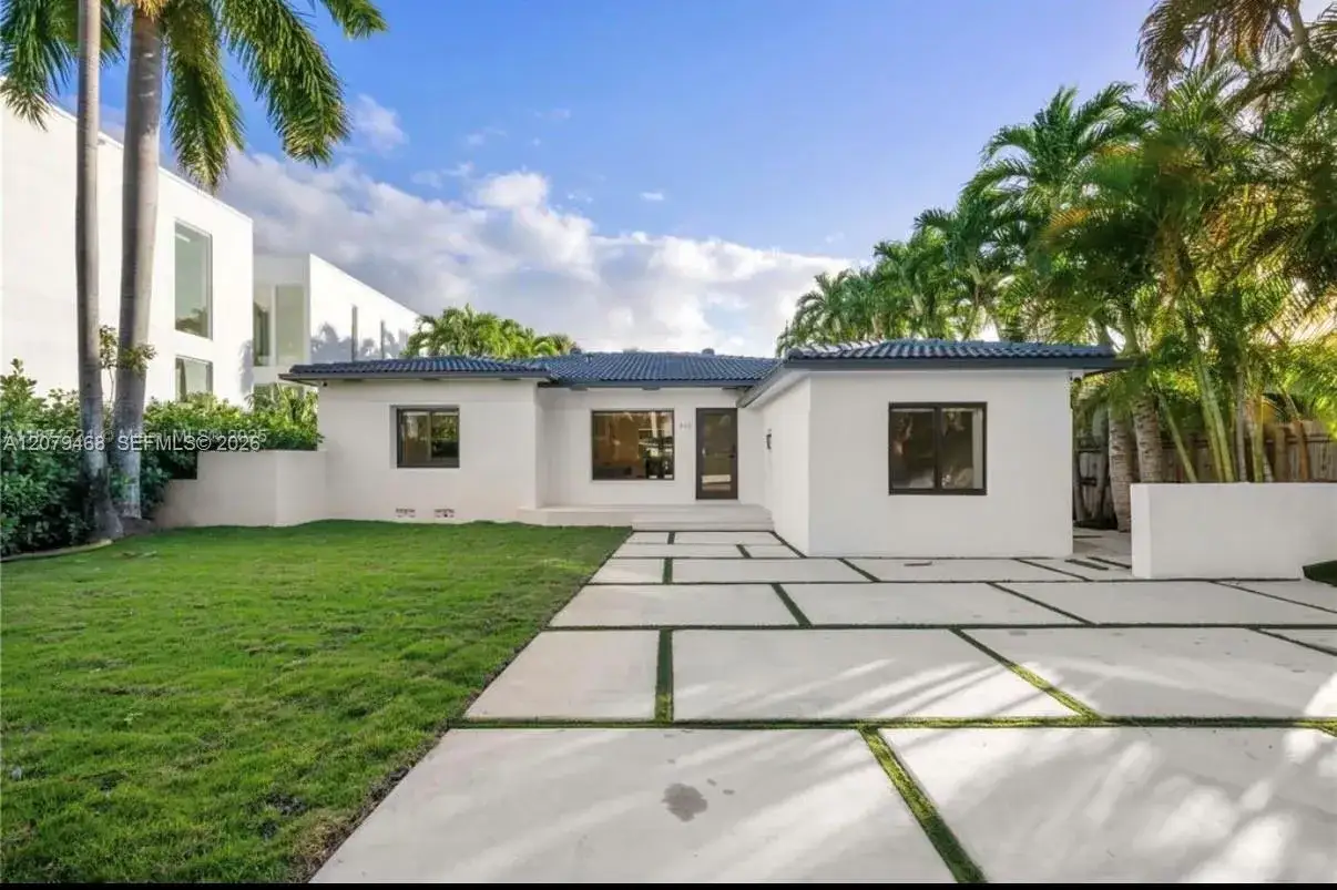 900 W 47th Ct, Miami Beach FL 33140