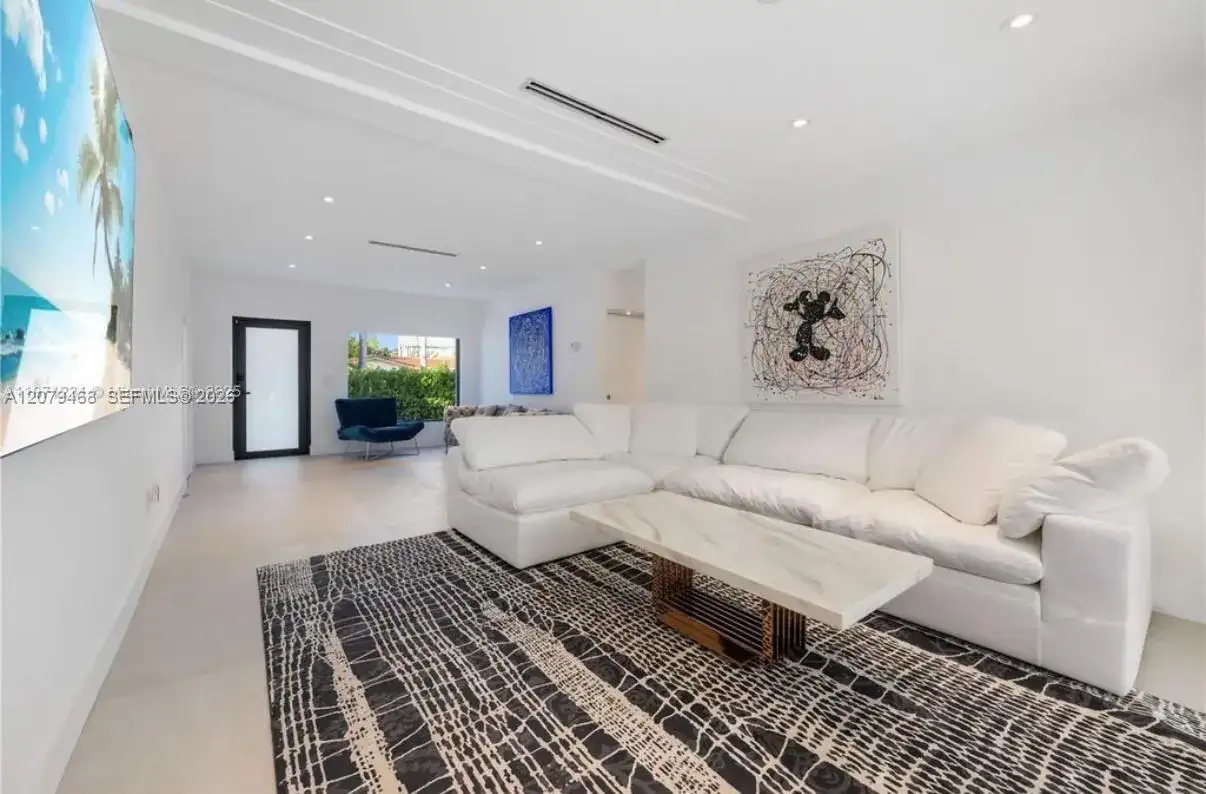 900 W 47th Ct, Miami Beach FL 33140 photo 3