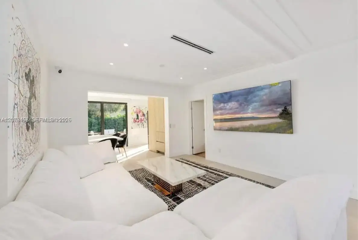 900 W 47th Ct, Miami Beach FL 33140 photo 4