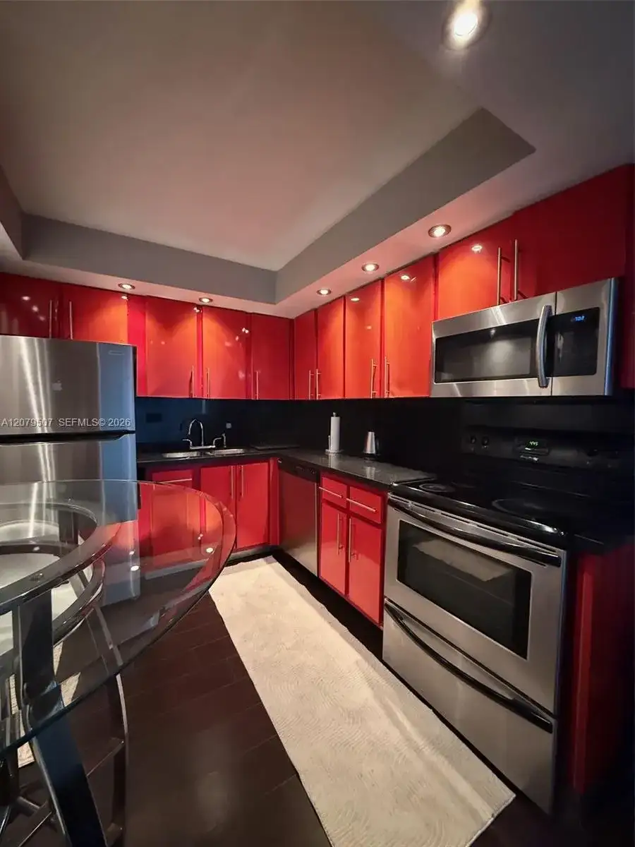 6039 Collins Ave # 1505, Miami Beach FL 33140 photo 2