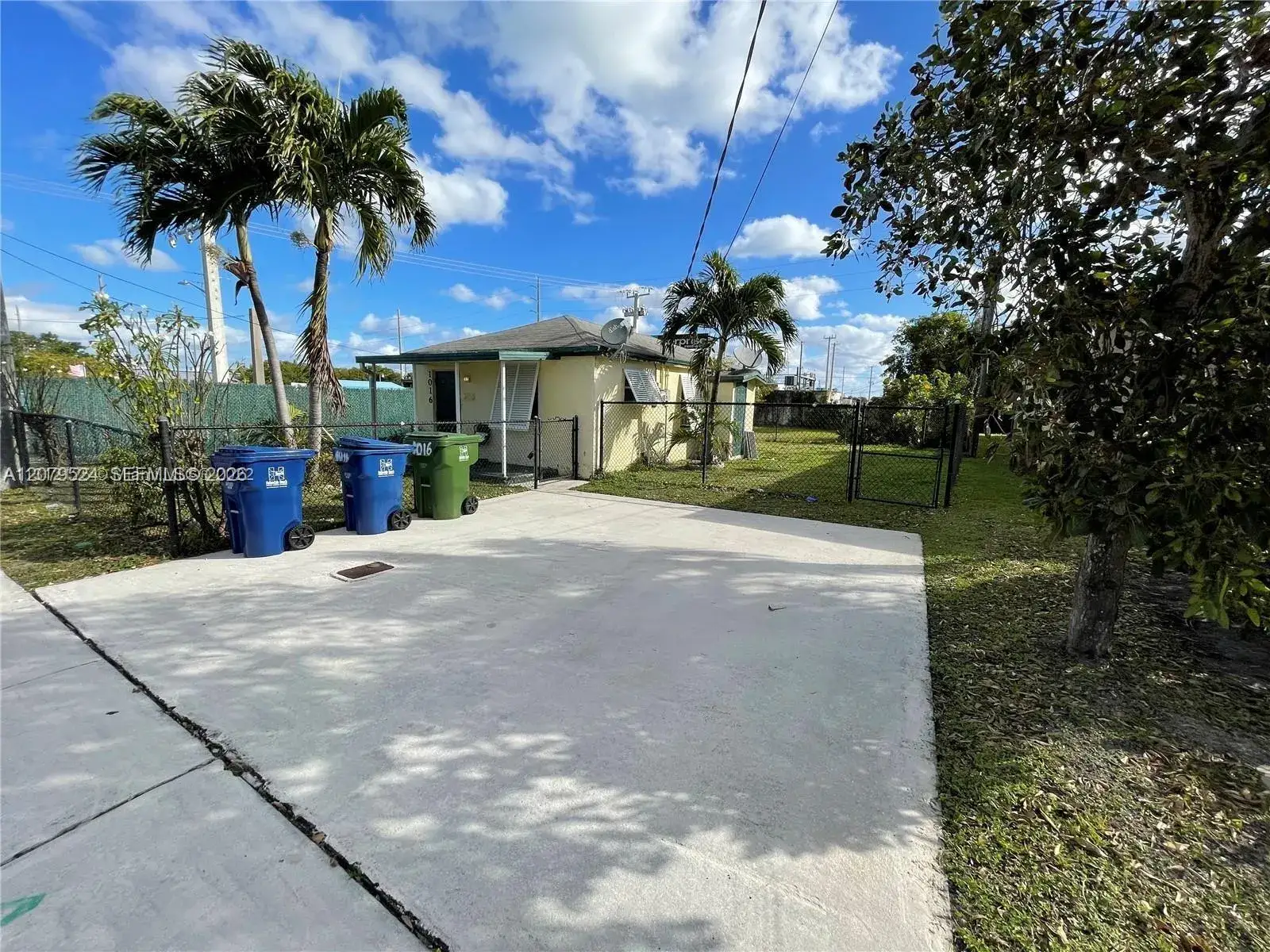 1016 NW 1st Ave, Hallandale Beach FL 33009