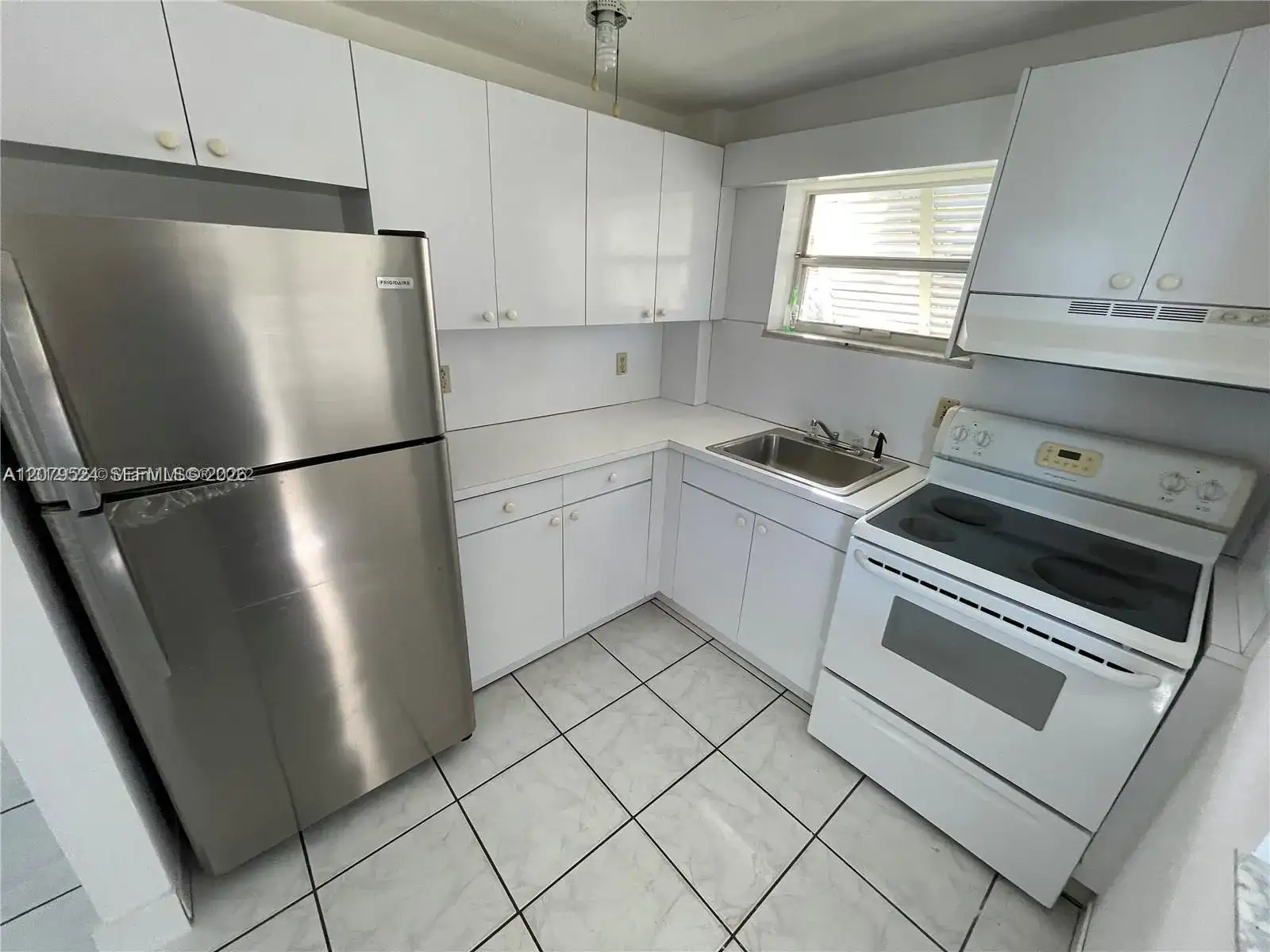 1016 NW 1st Ave, Hallandale Beach FL 33009 photo 2