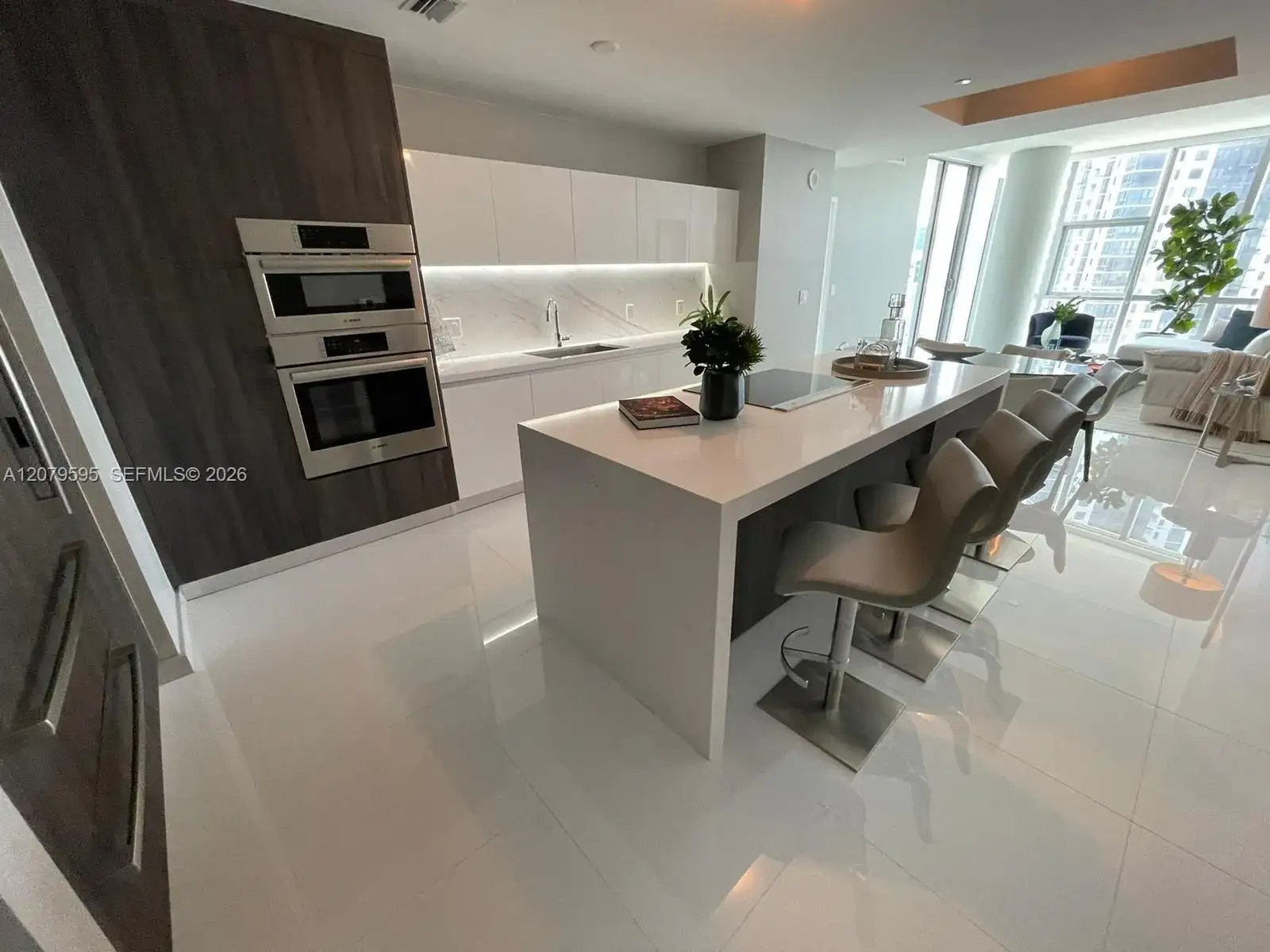 851 NE 1st Ave # 1511, Miami FL 33132 photo 4