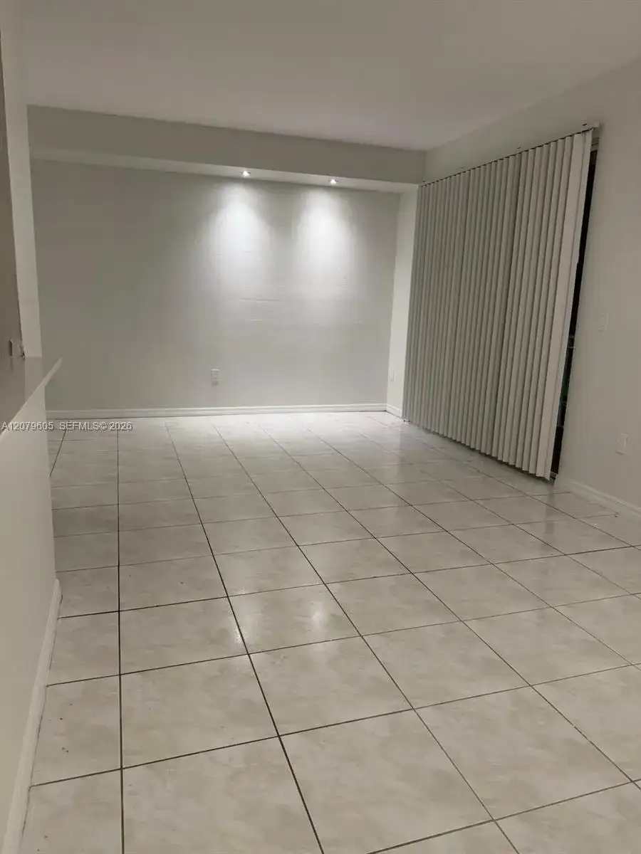 8956 W Flagler St # 208, Miami FL 33174 photo 4