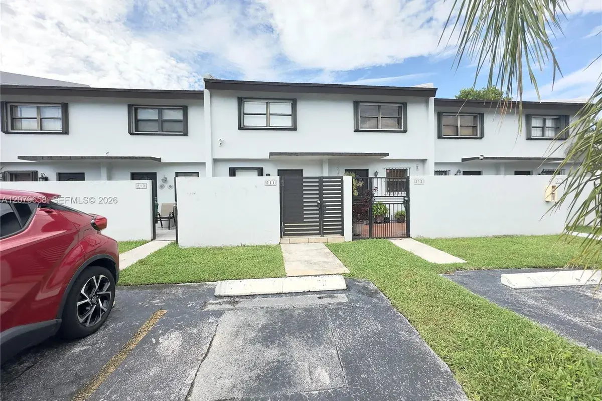 8010 SW 152nd Ave # 211, Miami FL 33193
