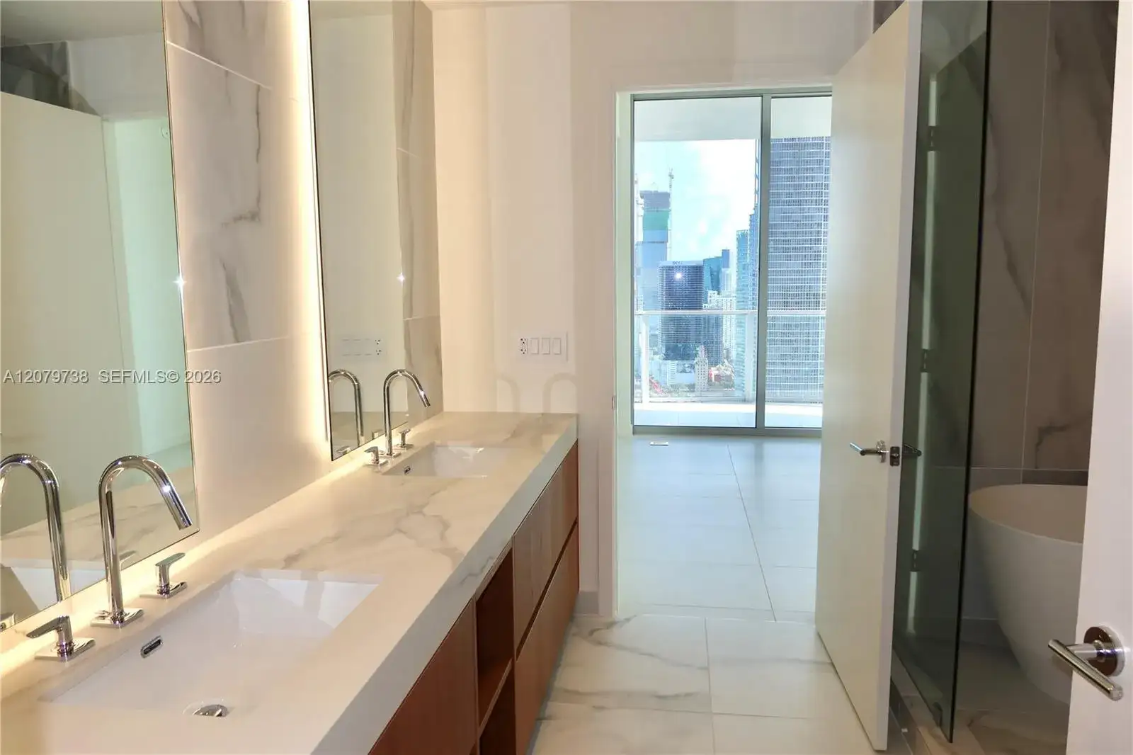 1400 biscayne blvd # 4502, Miami FL 33132 photo 4