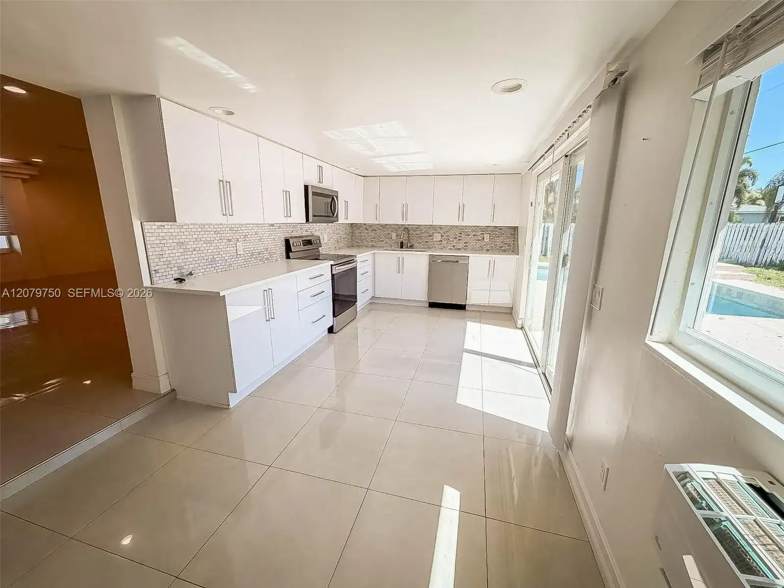 2298 NE 2nd Ave, Boca Raton FL 33431 photo 4
