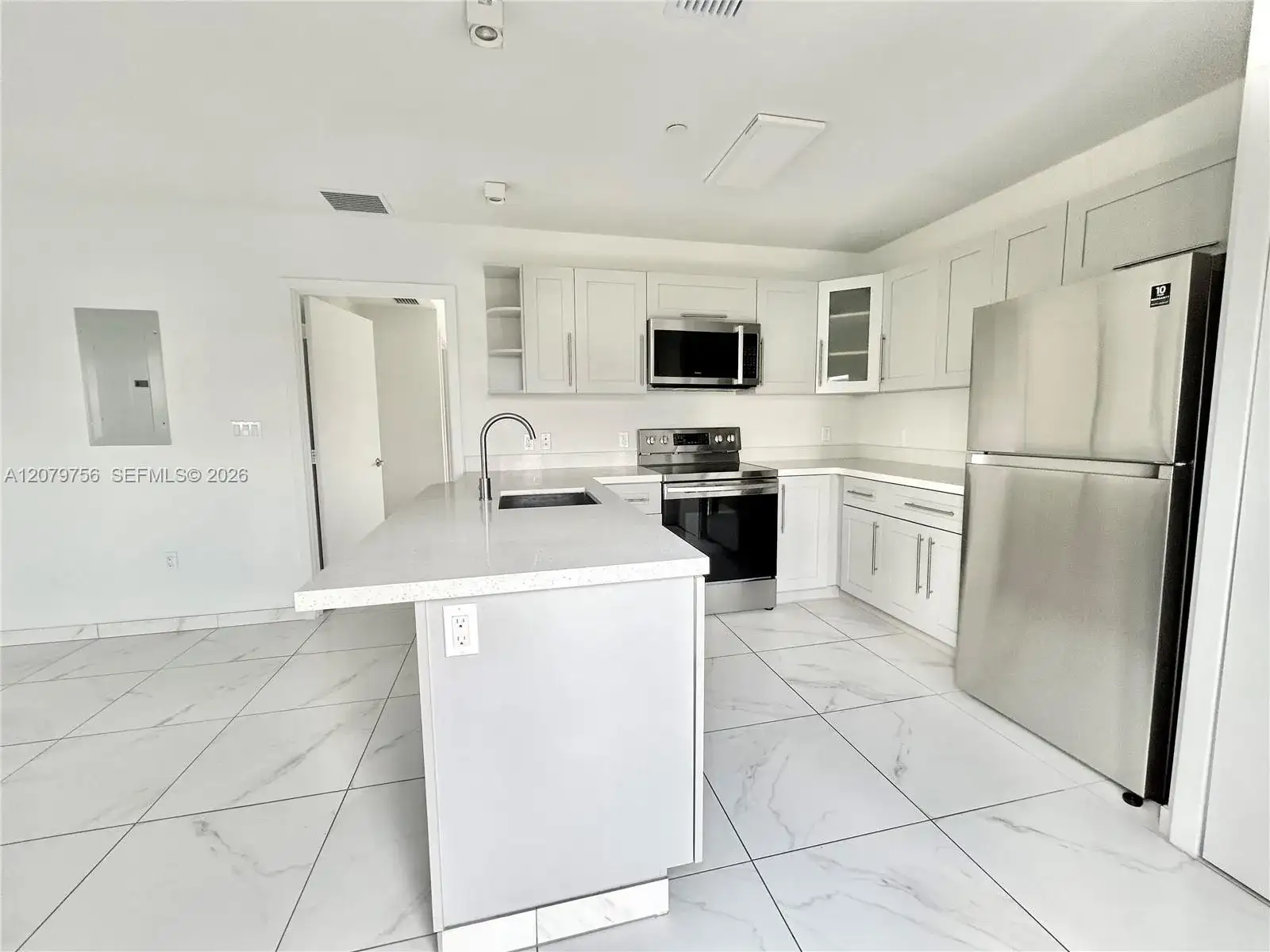 836 SW 2nd St # 401, Miami FL 33130 photo 3