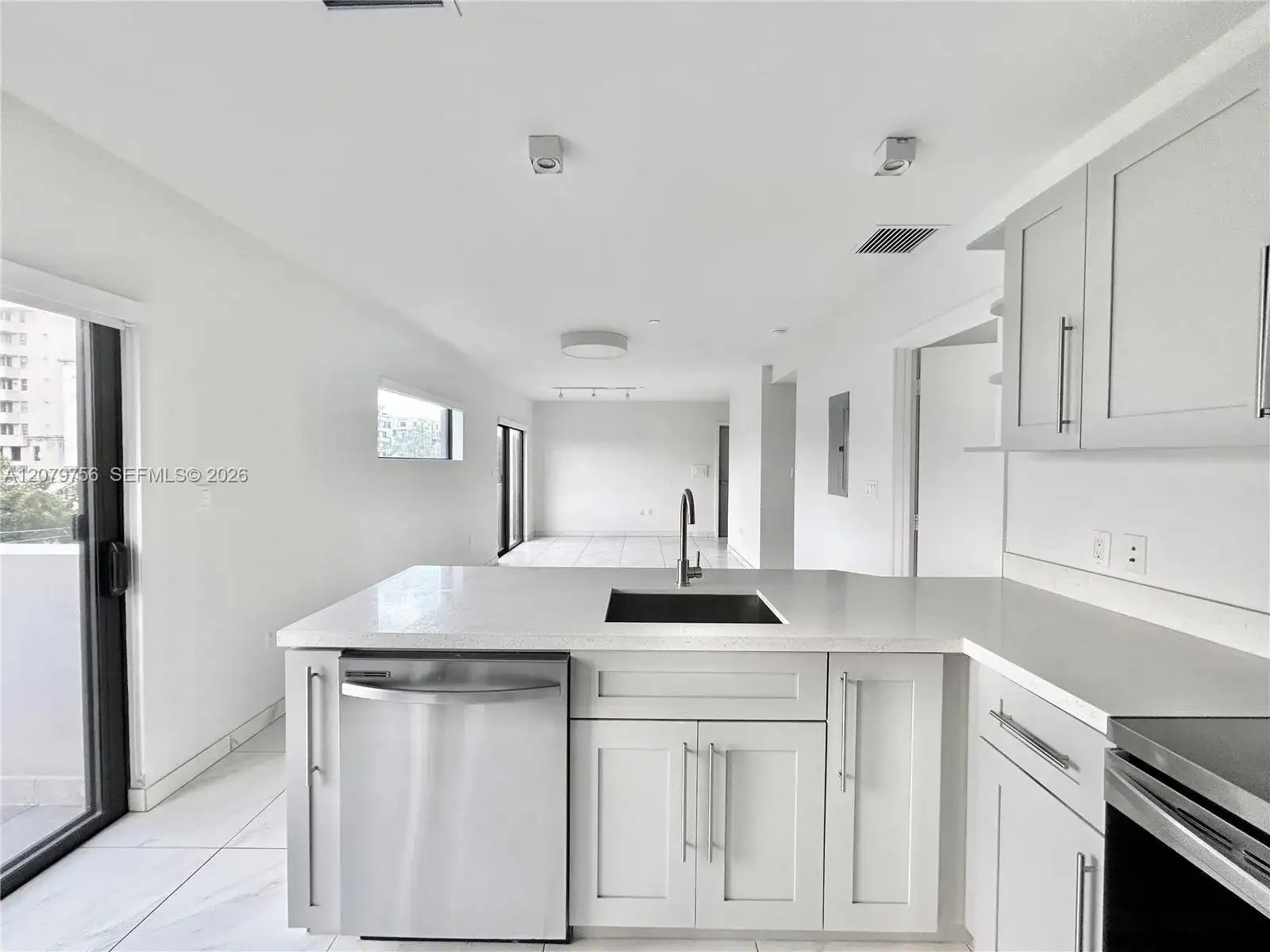 836 SW 2nd St # 401, Miami FL 33130 photo 5
