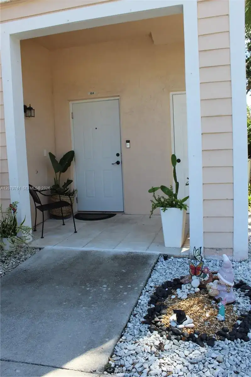 2650 NE 3rd Dr # 104, Homestead FL 33033 photo 2