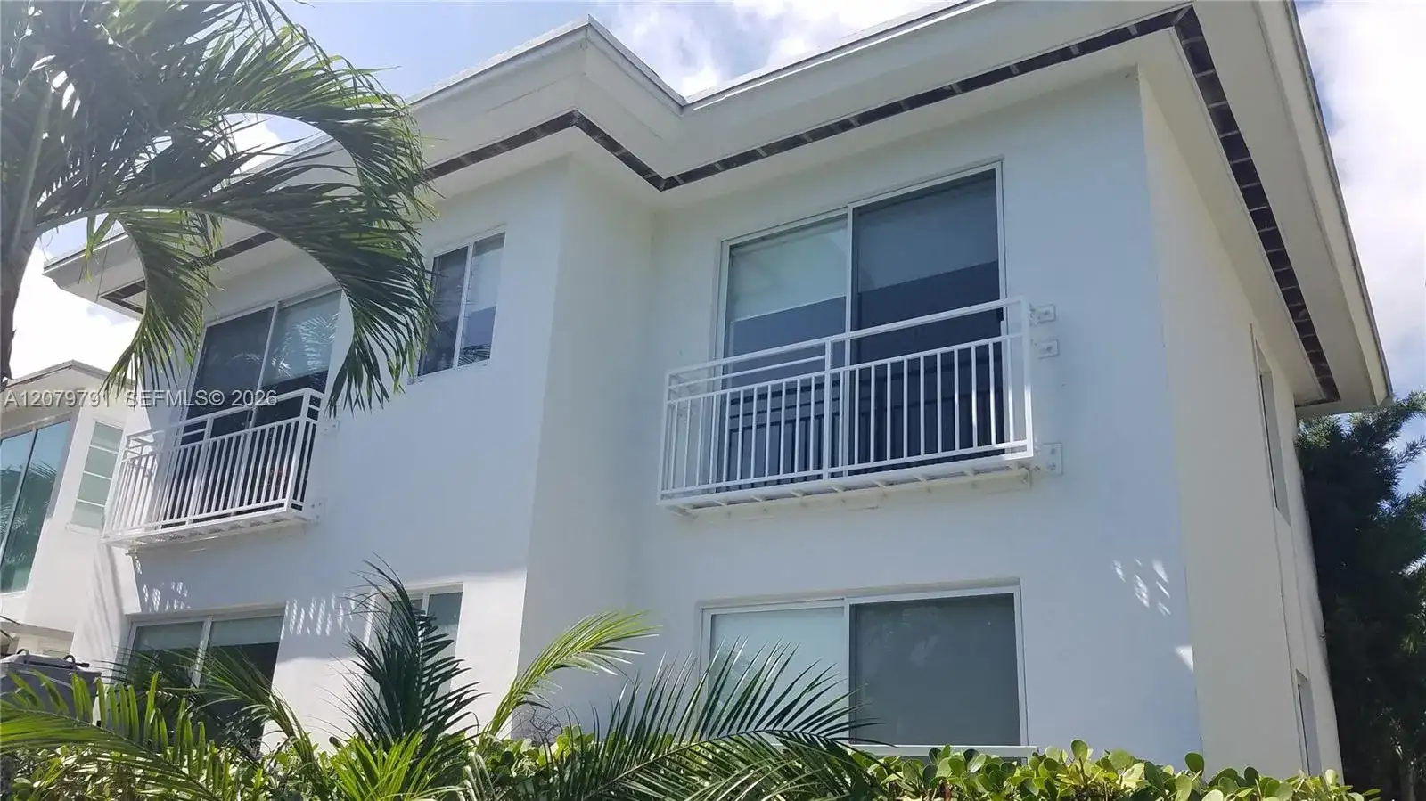 3921 N Meridian Ave, Miami Beach FL 33140 photo 2