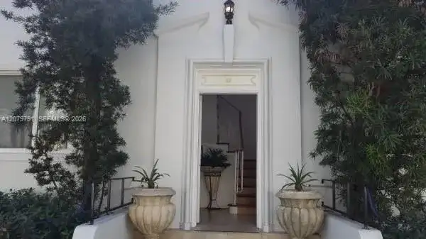 3921 N Meridian Ave, Miami Beach FL 33140 photo 3