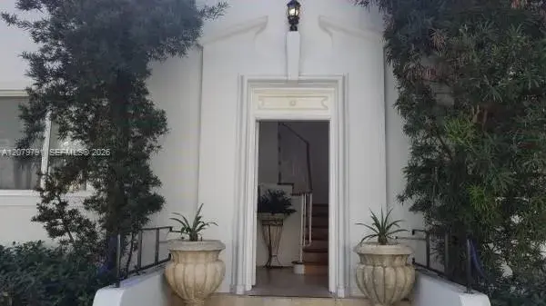 3921 N Meridian Ave, Miami Beach FL 33140