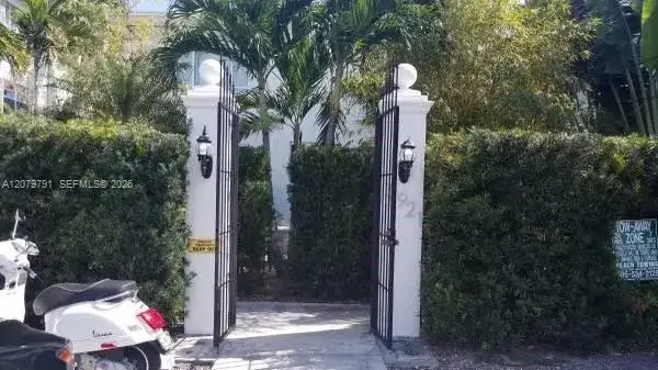 3921 N Meridian Ave, Miami Beach FL 33140 photo 4