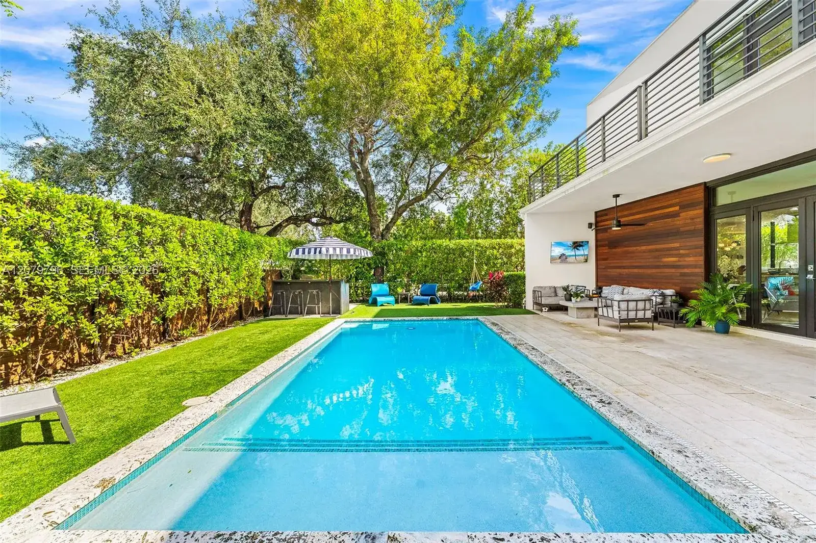 8611 Arboretum Ln, Miami FL 33138 photo 2