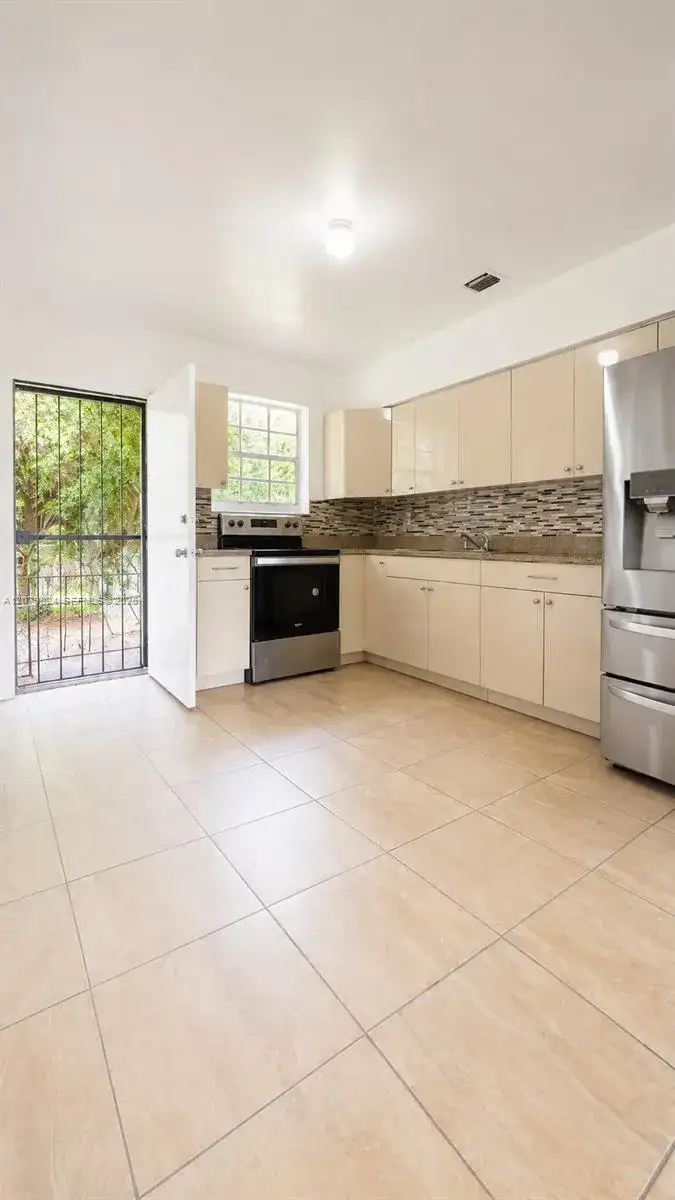 1421 NE 148th St # 2, Miami FL 33161 photo 4