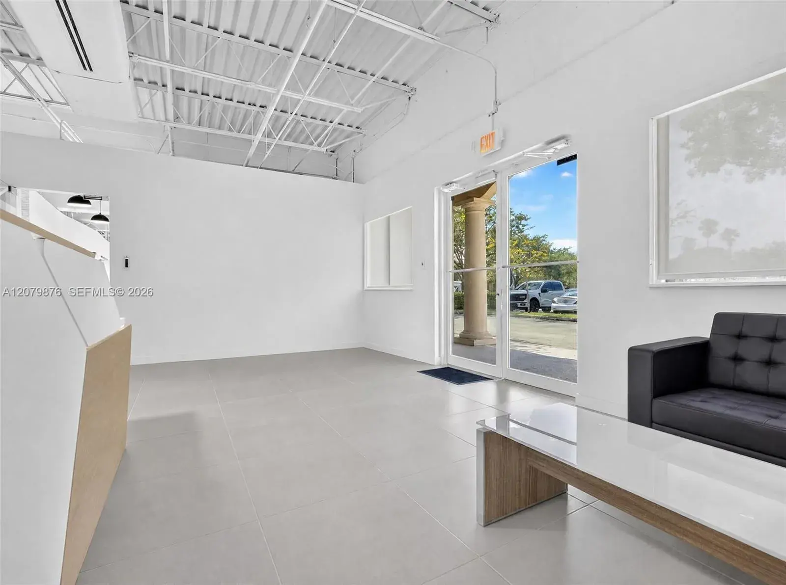 2665 Executive Park Dr, Weston FL 33331