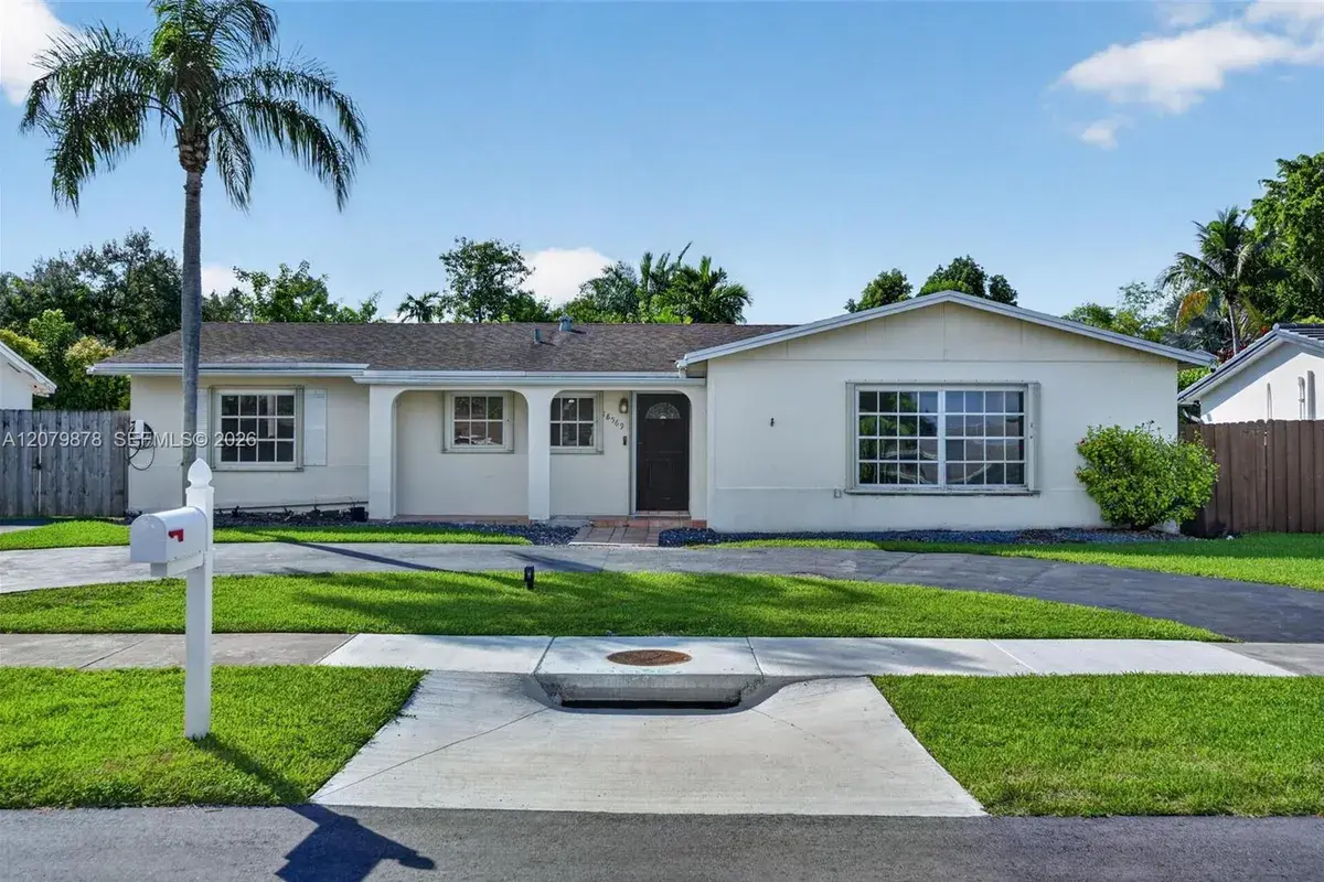 18569 SW 89th Pl, Cutler Bay FL 33157