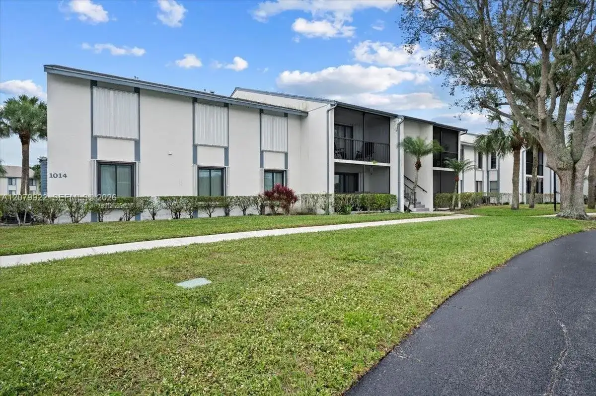 1014 Green Pine Blvd # H1, West Palm Beach FL 33409 photo 2