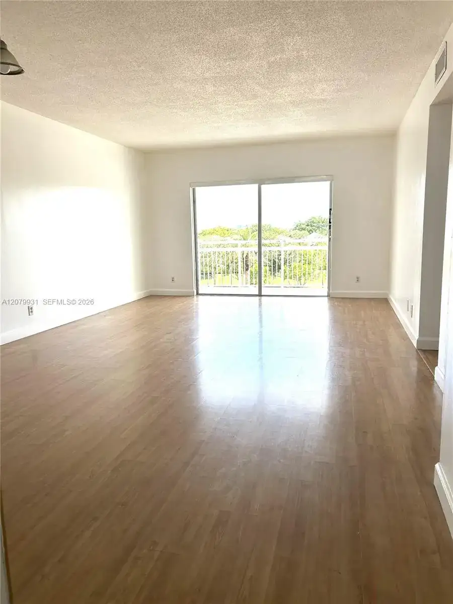 4400 Hillcrest Dr # 402B, Hollywood FL 33021 photo 2