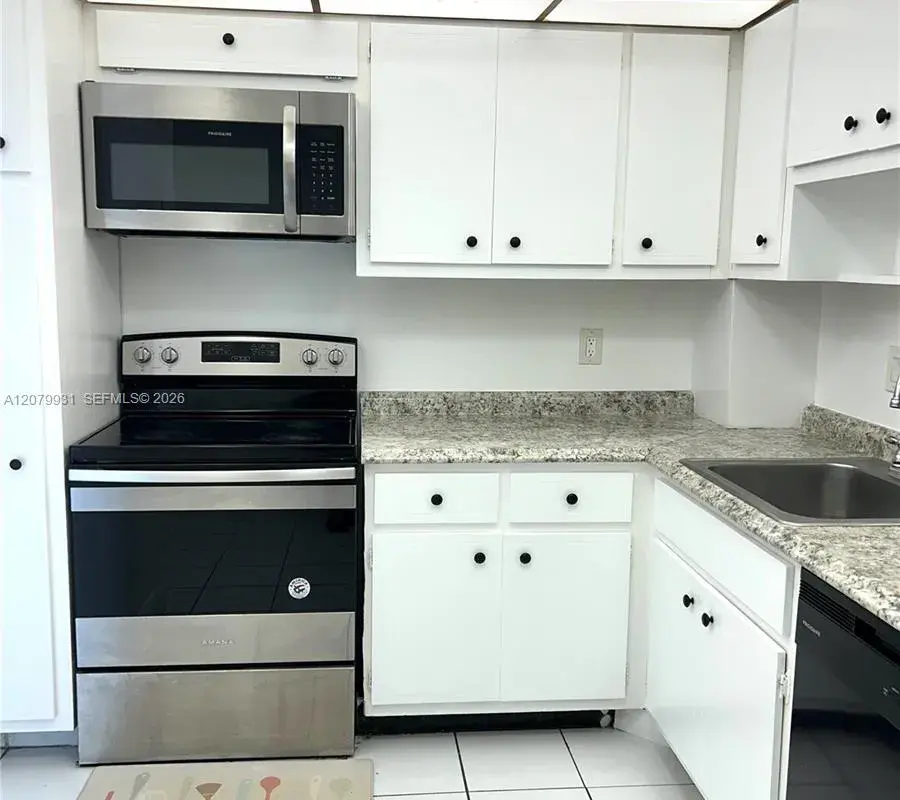 4400 Hillcrest Dr # 402B, Hollywood FL 33021