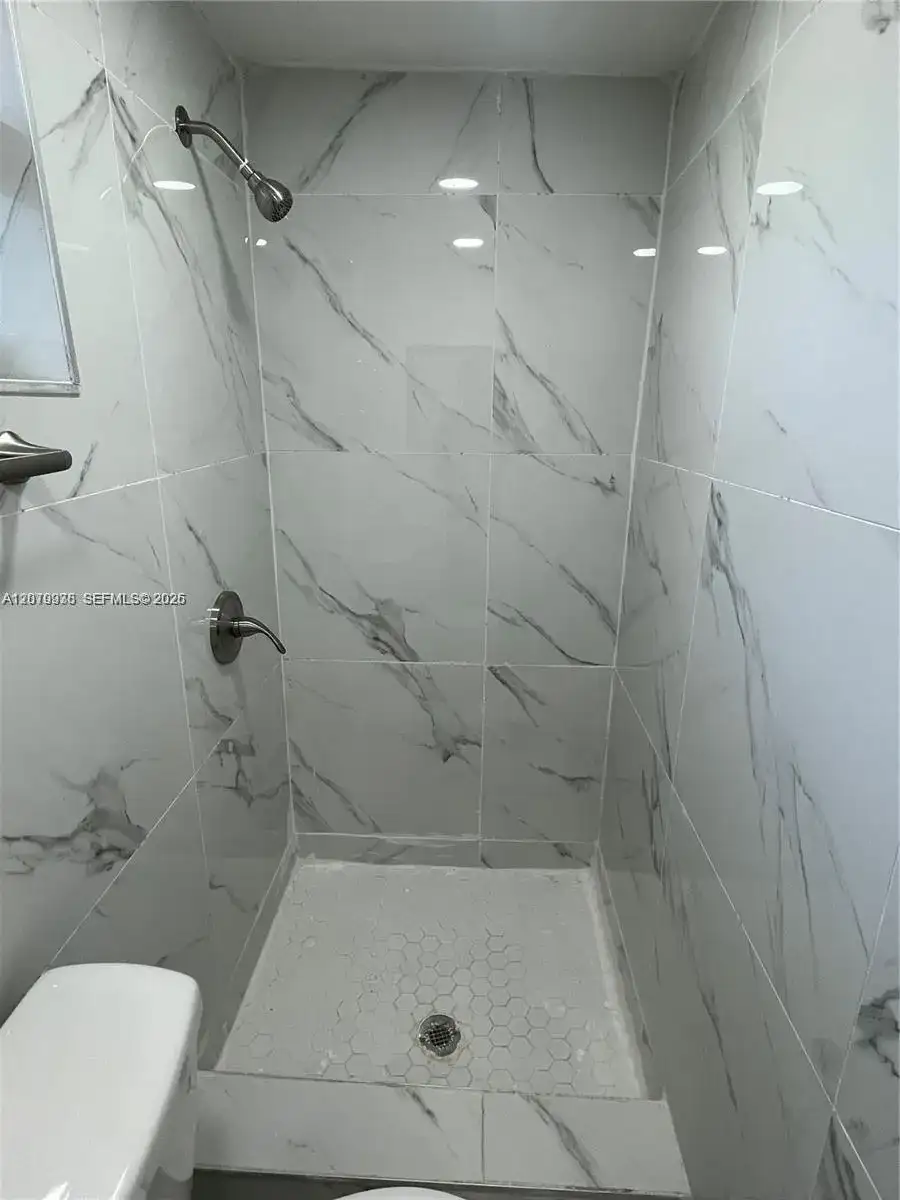 760 NE 168th St # 2, North Miami Beach FL 33162 photo 3