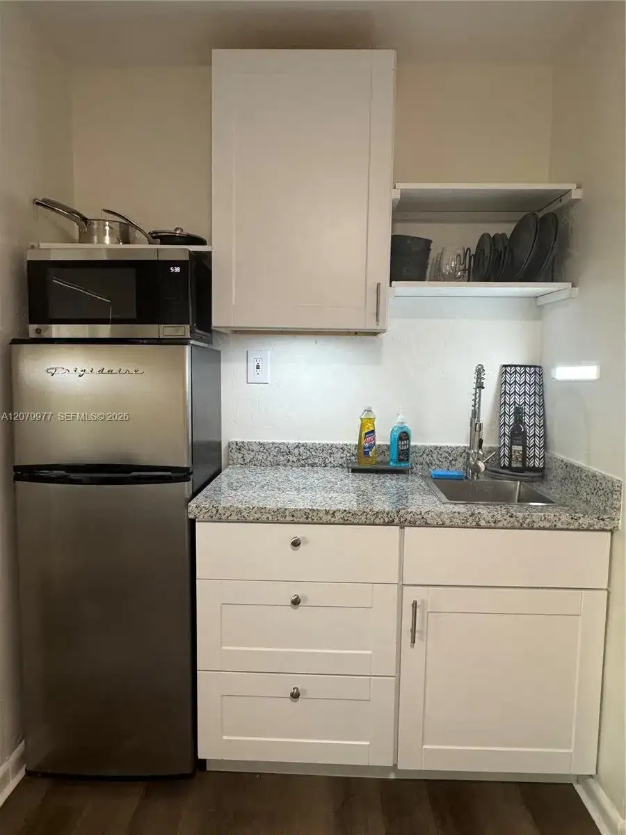 5639 Lincoln St # 3, Hollywood FL 33021 photo 2