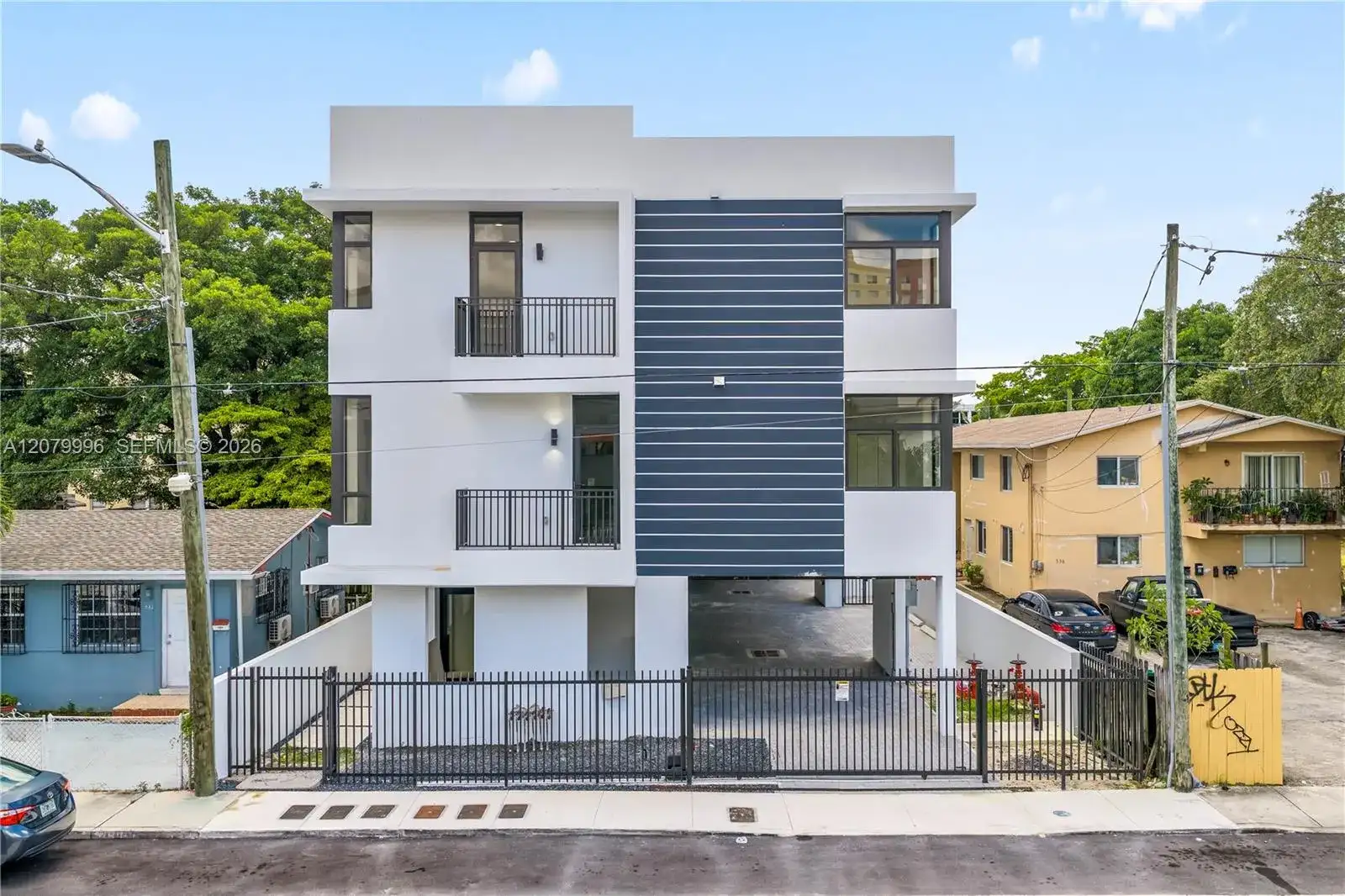 526 SW 2nd St # 1, Miami FL 33130 photo 2