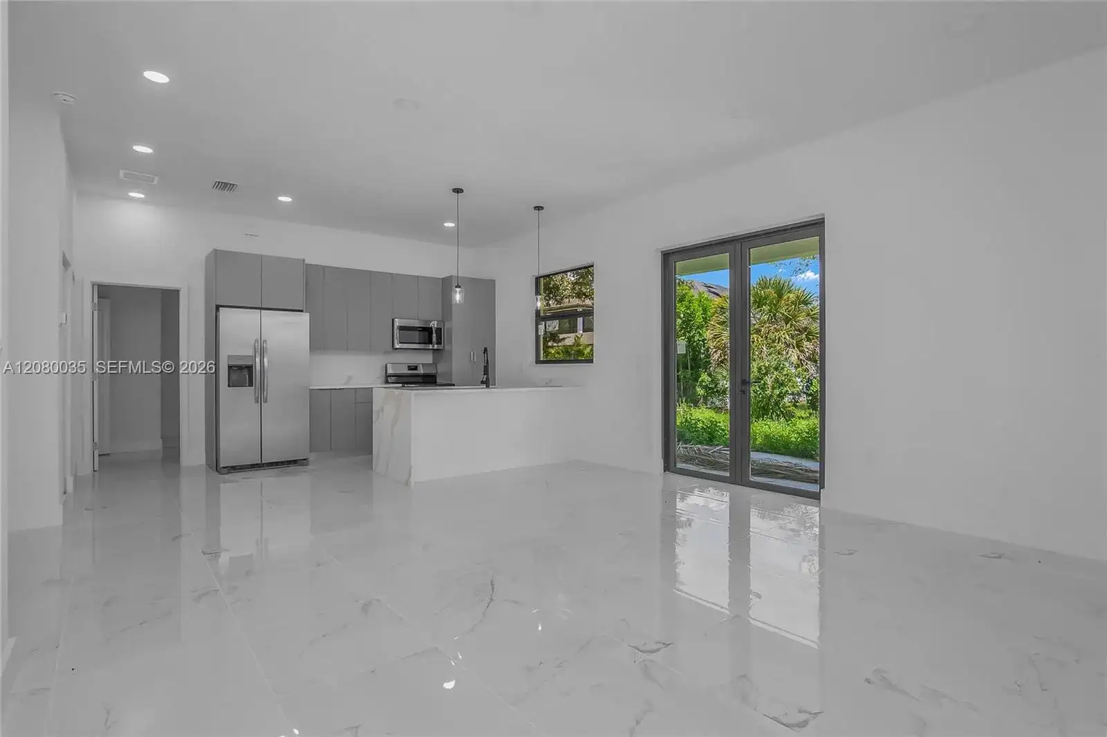 2035 NE 9th Ave, Cape Coral FL 33909 photo 2