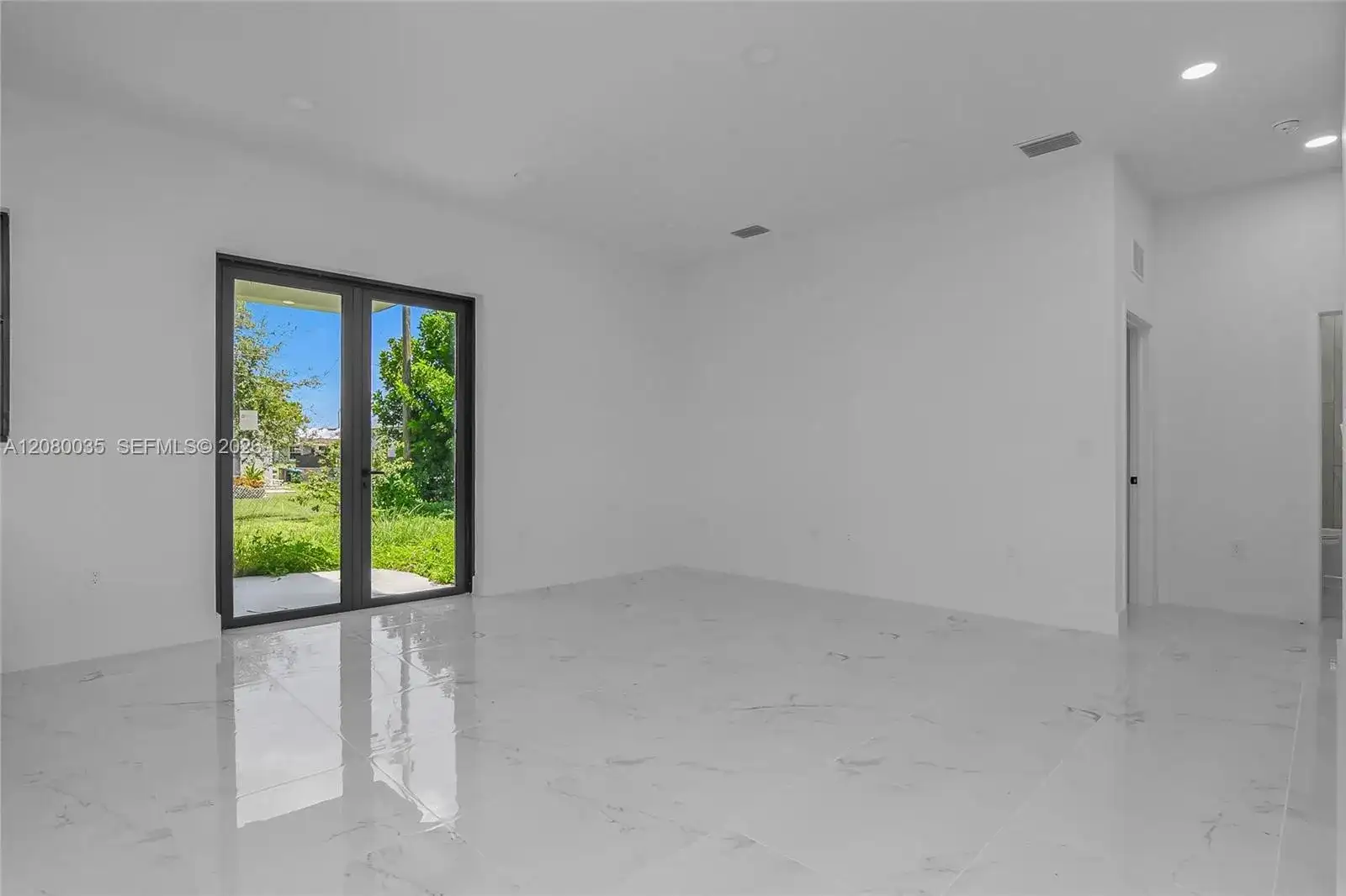 2035 NE 9th Ave, Cape Coral FL 33909 photo 4