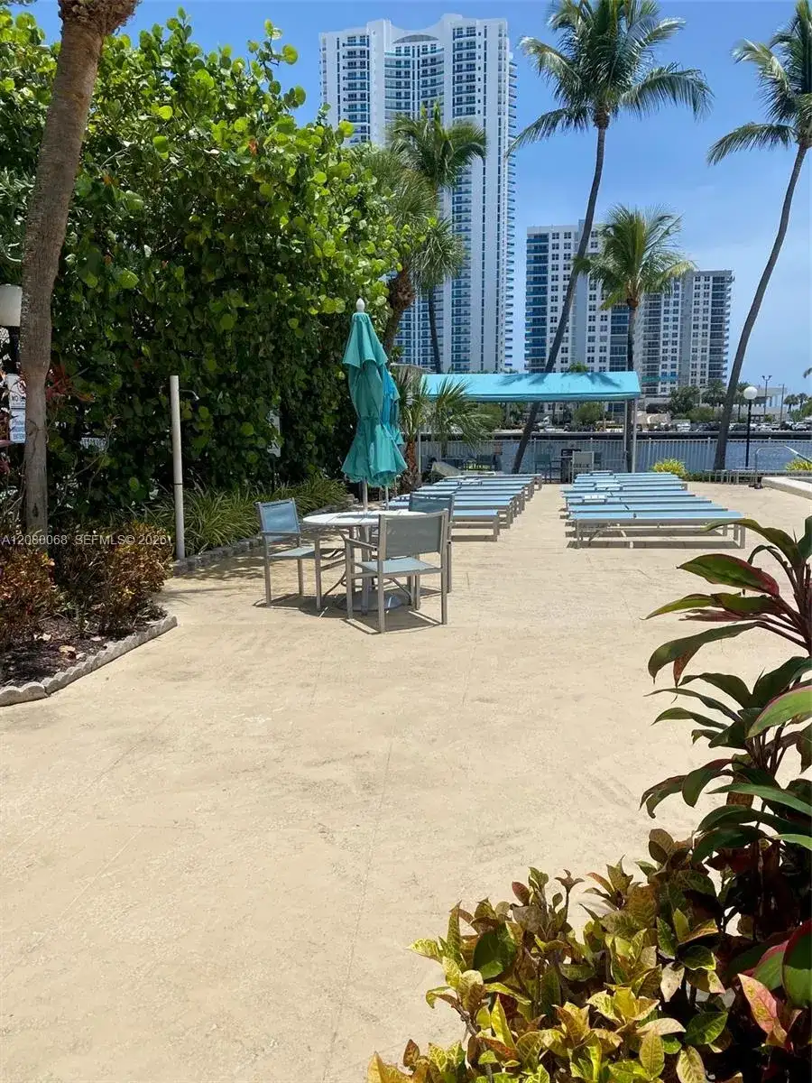 1000 Parkview Dr # 427, Hallandale Beach FL 33009 photo 2