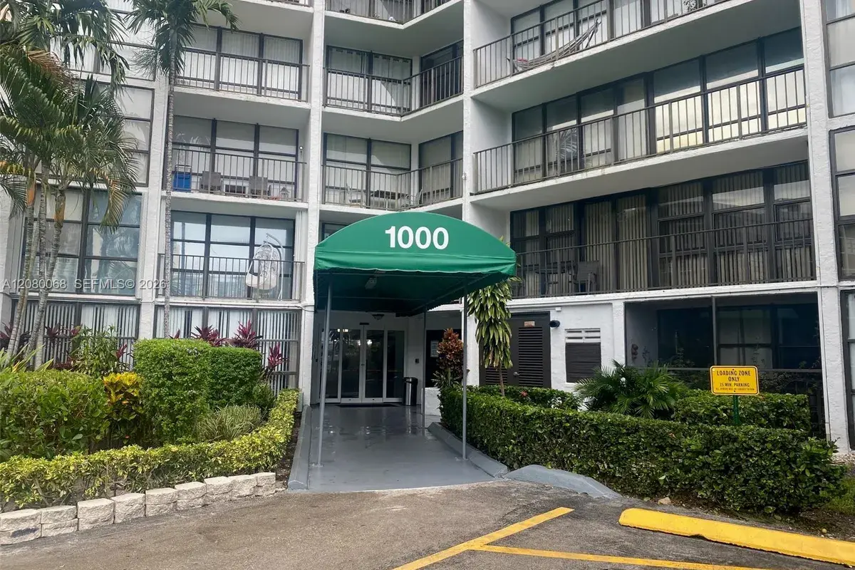 1000 Parkview Dr # 427, Hallandale Beach FL 33009