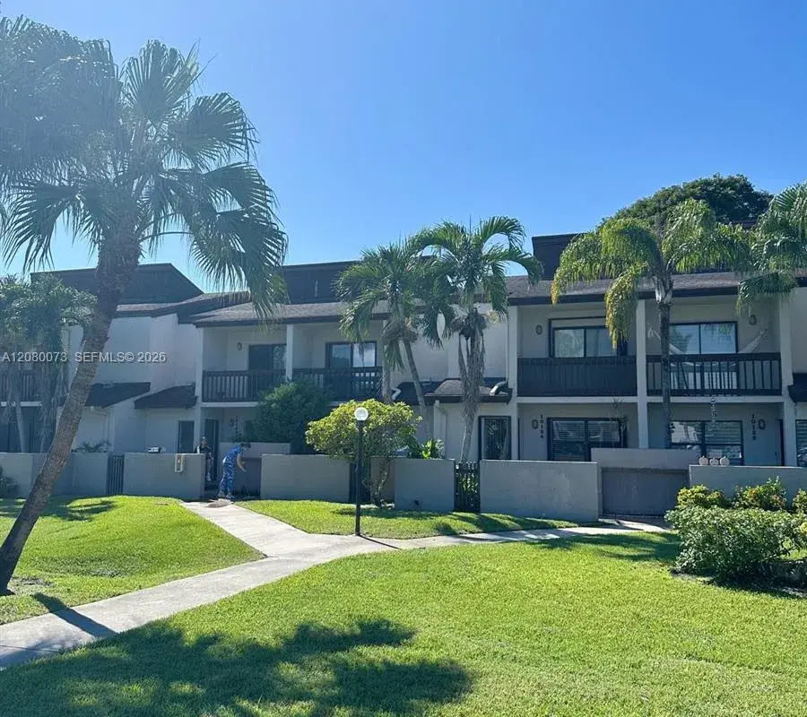 10182 NW 41st St # 9, Doral FL 33178