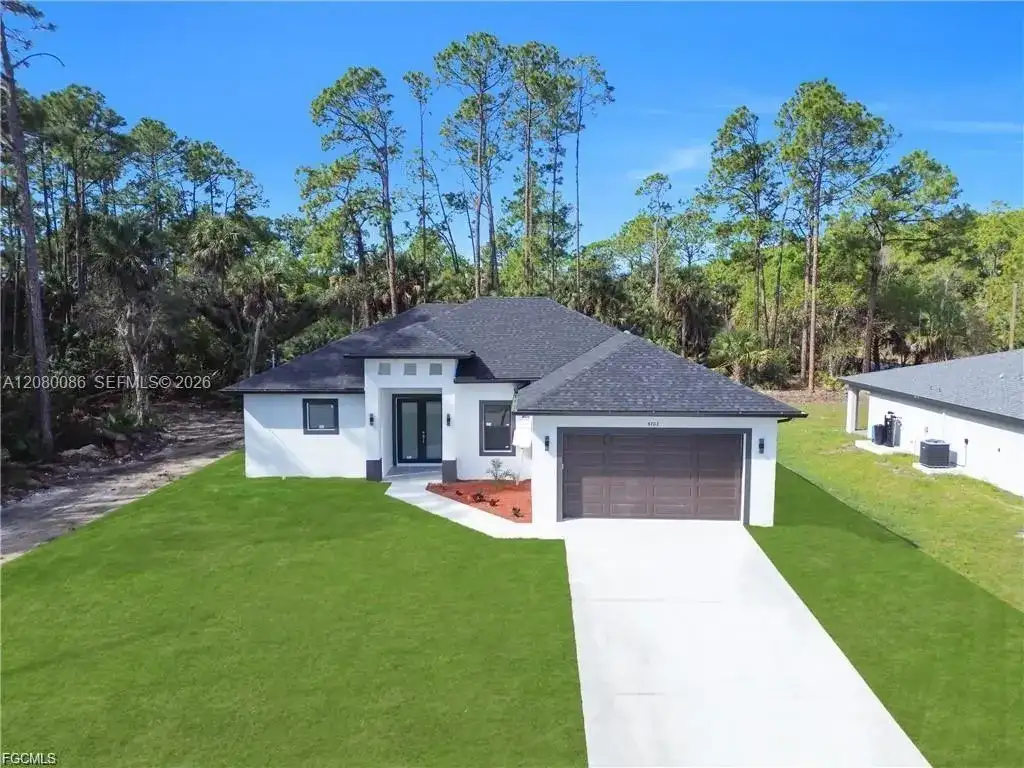 4703 Sara AVE N, Lehigh Acres FL 33971 photo 2