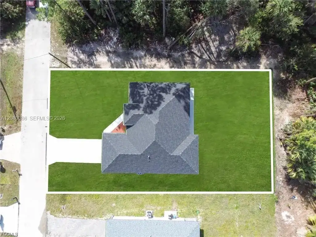 4703 Sara AVE N, Lehigh Acres FL 33971 photo 3