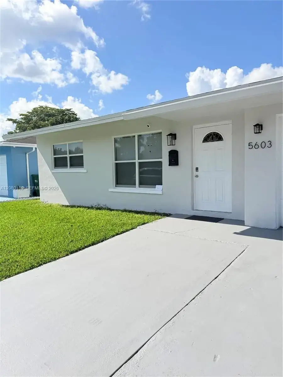 5603 NW 48th Ter, Tamarac FL 33319 photo 2