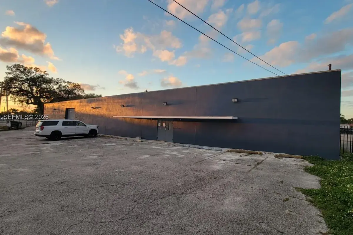 1871 NW North River Dr, Miami FL 33125