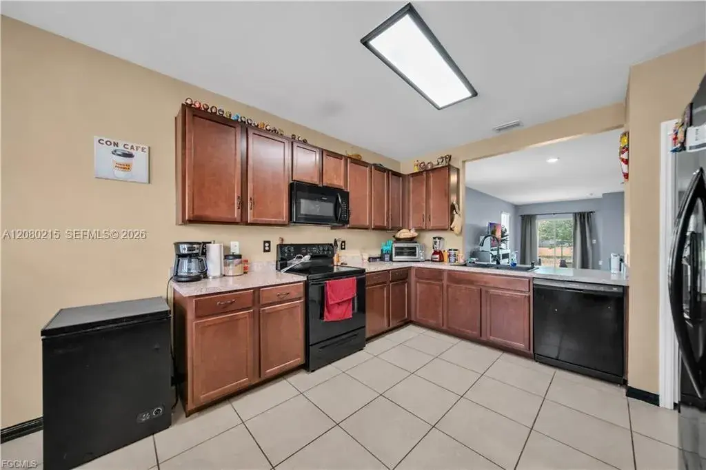 10549 Canal Brook LN, Lehigh Acres FL 33936