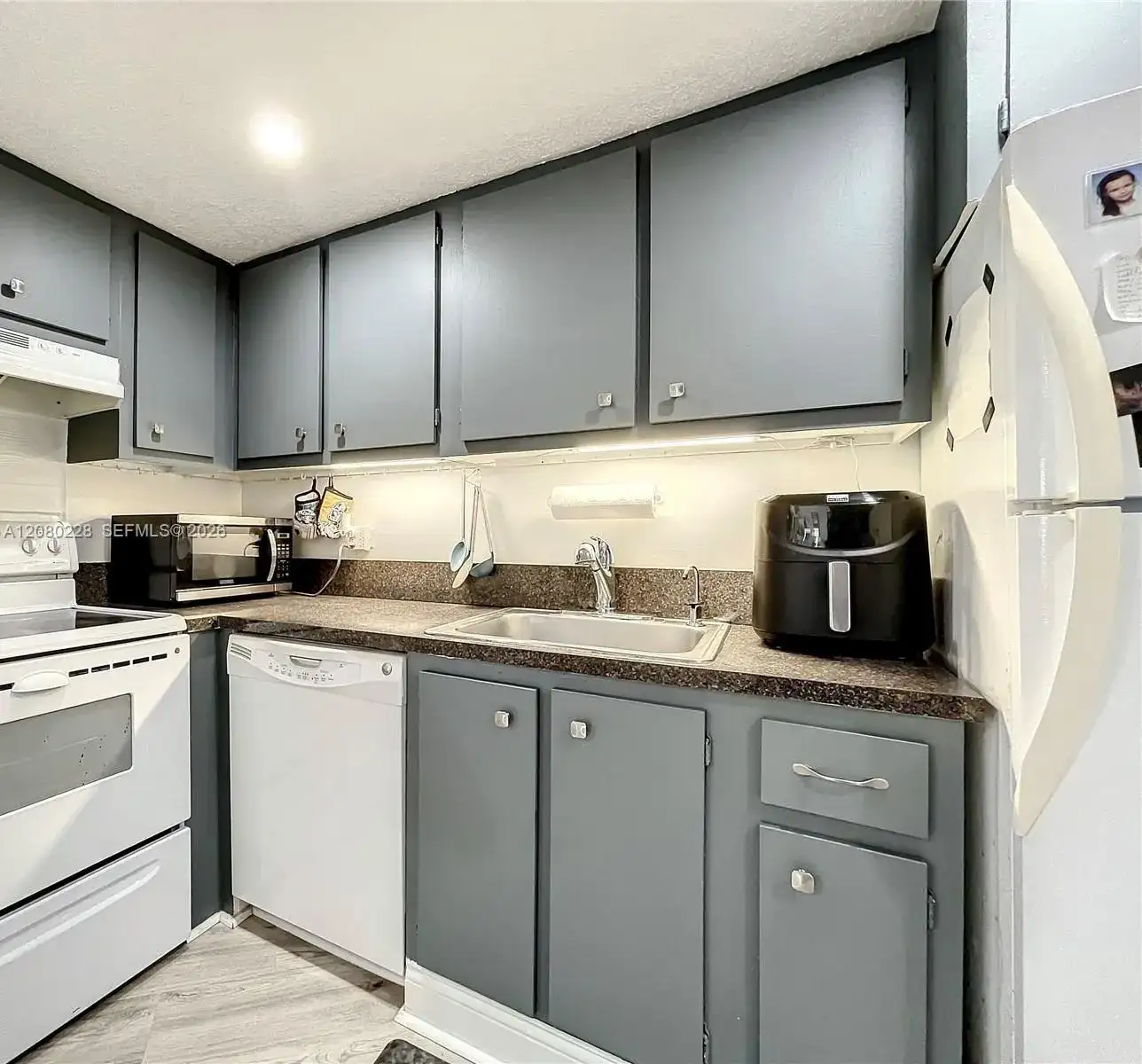 999 Brickell Bay Dr # 1010, Miami FL 33131 photo 3