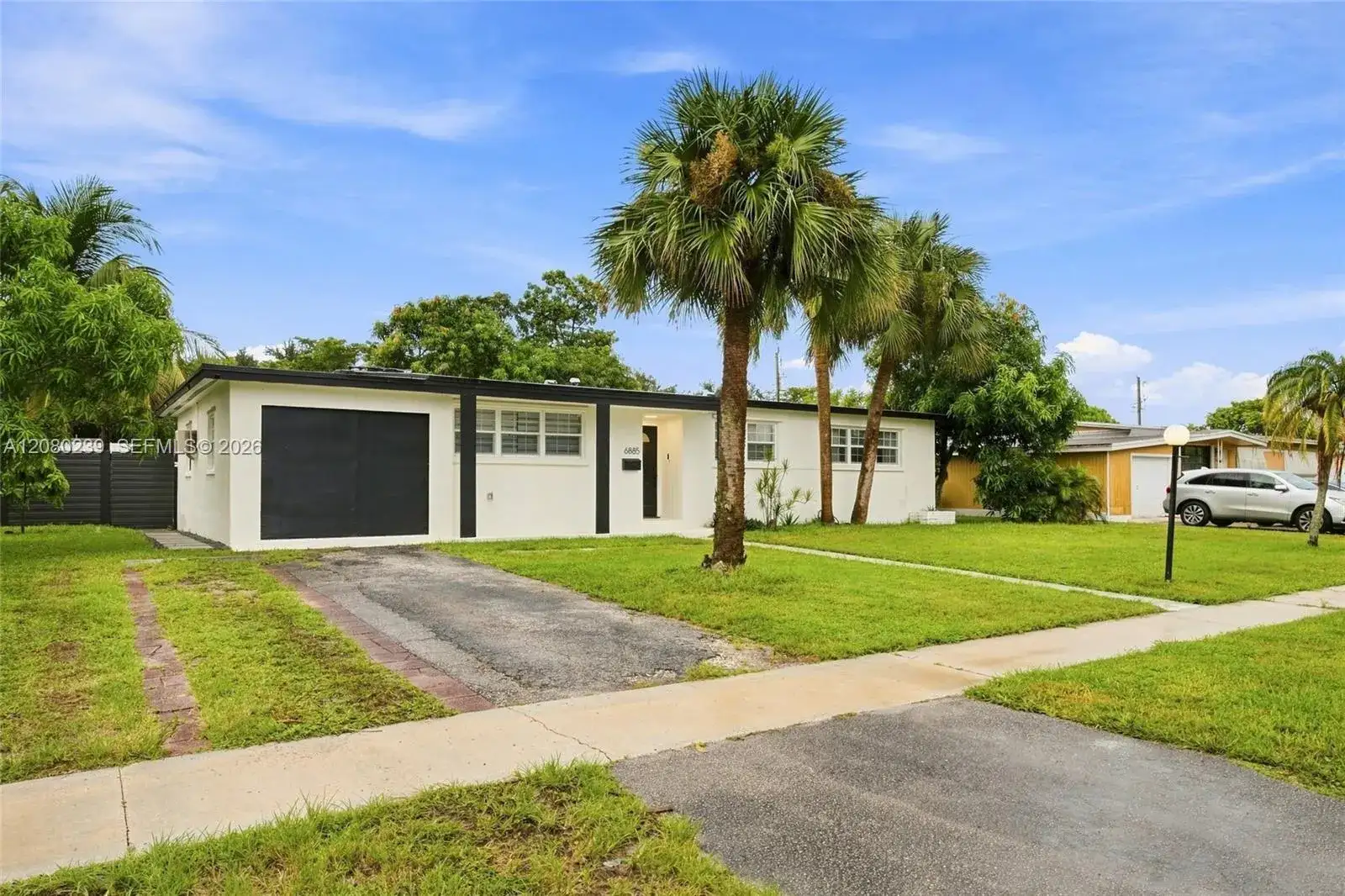6885 NW 14th Ct, Plantation FL 33313 photo 3