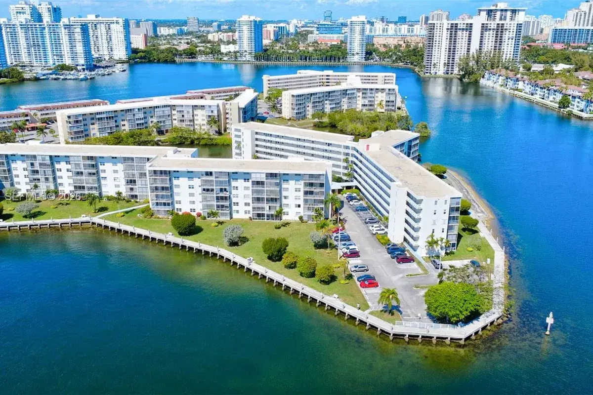 3030 Marcos Dr # T302, Aventura FL 33160
