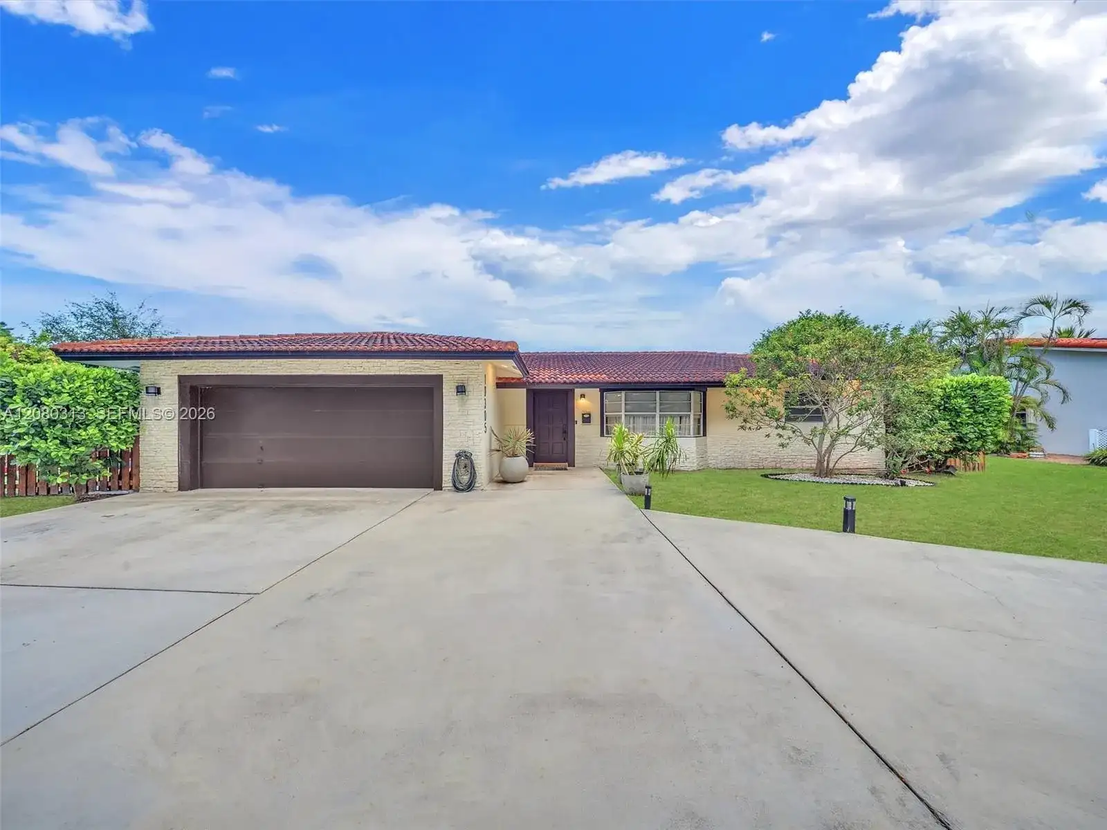 10305 NW 42nd Dr, Coral Springs FL 33065 photo 2