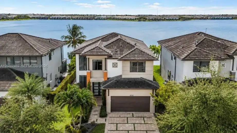 15742 NW 88th Ave, Miami Lakes FL 33018